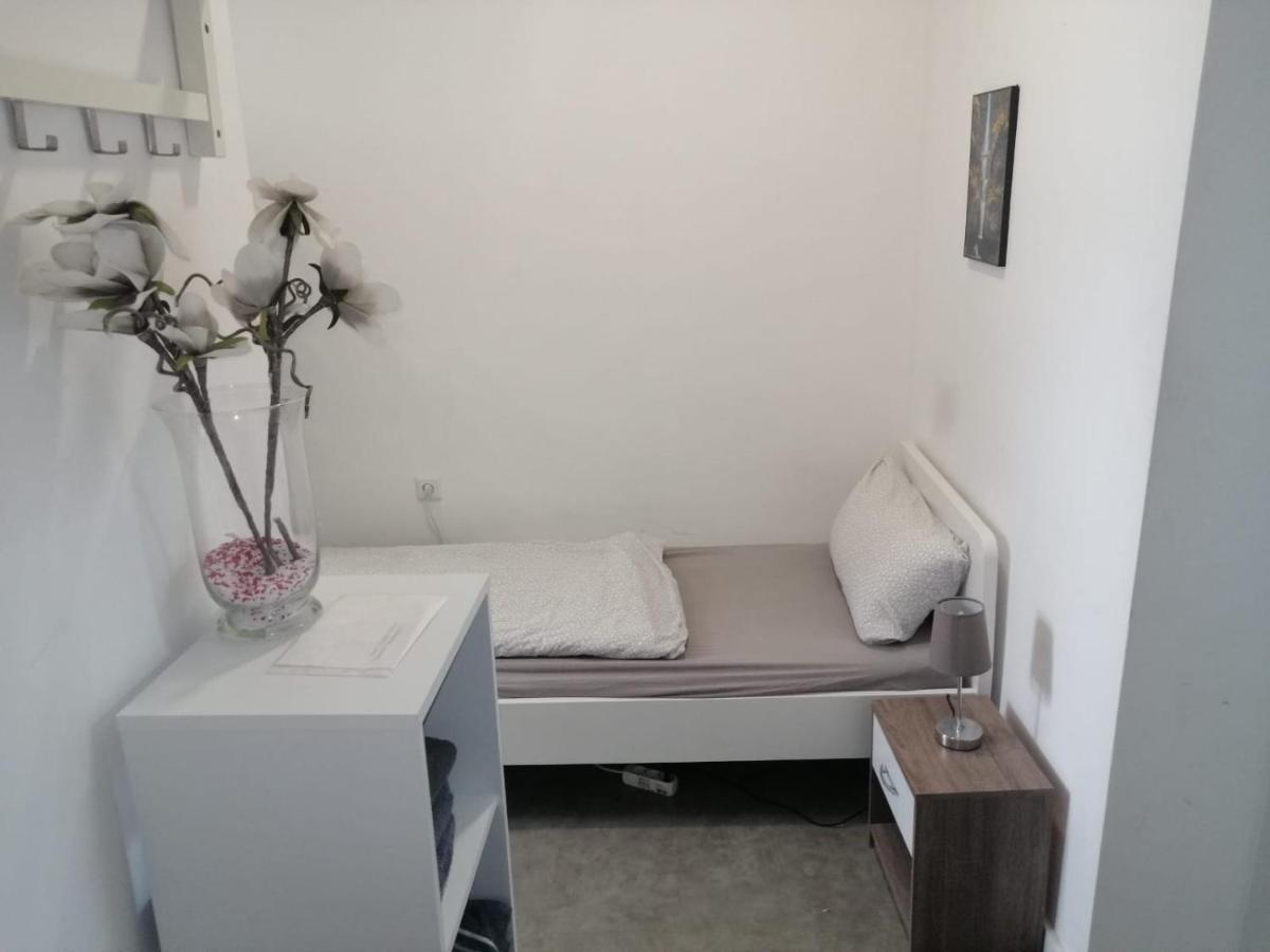Apartment In 1b *